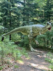zdjęcie z wycieczki dzieci Koła Jelenia Góra do Szklarskiej Poręby - dinozaur