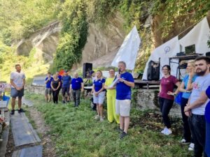 Członkowie Koła Jelenia Góra na Pikniku w Plichowicach