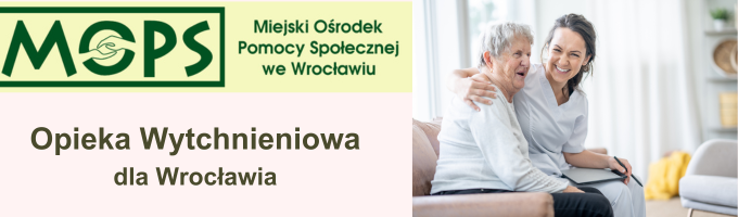 To jest baner. W lewym górnym rogu znajduje się logo MOPS Wrocław z napisem "Miejski Ośrodek Pomocy Społecznej we Wrocławiu". Pod logo widnieje napis "Opieka Wytchnieniowa dla Wrocławia". Po prawej stronie jest zdjęcie przedstawiające starszą osobę siedzącą na kanapie, którą obejmuje młoda kobieta w białym stroju, prawdopodobnie opiekunka. Obie osoby wyglądają na zadowolone i uśmiechnięte. W tle widać jasne wnętrze z zasłonami i kanapą.