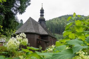 Członkowie koła Jelenia Góra podczas realizacji projektu niewidomy turysta