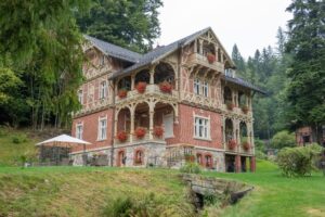 Członkowie koła Jelenia Góra podczas realizacji projektu niewidomy turysta