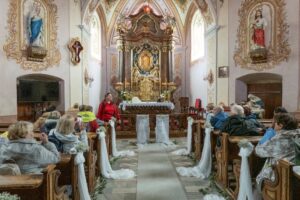 Członkowie koła Jelenia Góra podczas realizacji projektu niewidomy turysta