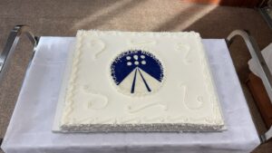 Zdjęcia przedstawiają uroczyste otwarcie Windy w siedzibie Polskiego Związku Niewidomych Okręgu Dolnośłąskiego