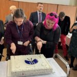 Zdjęcia przedstawiają uroczyste otwarcie Windy w siedzibie Polskiego Związku Niewidomych Okręgu Dolnośłąskiego