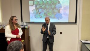 Zdjęcia przedstawiają uroczyste otwarcie Windy w siedzibie Polskiego Związku Niewidomych Okręgu Dolnośłąskiego