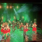 Aktorzy na scenie podczas przedstawienia "Wszystkie drogi prowadzą do Rzymu"