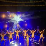 Aktorzy na scenie podczas przedstawienia "Wszystkie drogi prowadzą do Rzymu"