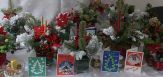 baner przedstawia świąteczne stroiki