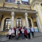 Członkowie koła Jelenia Góra podczas wizyty we Wrocławiu w muzeum etnograficznym